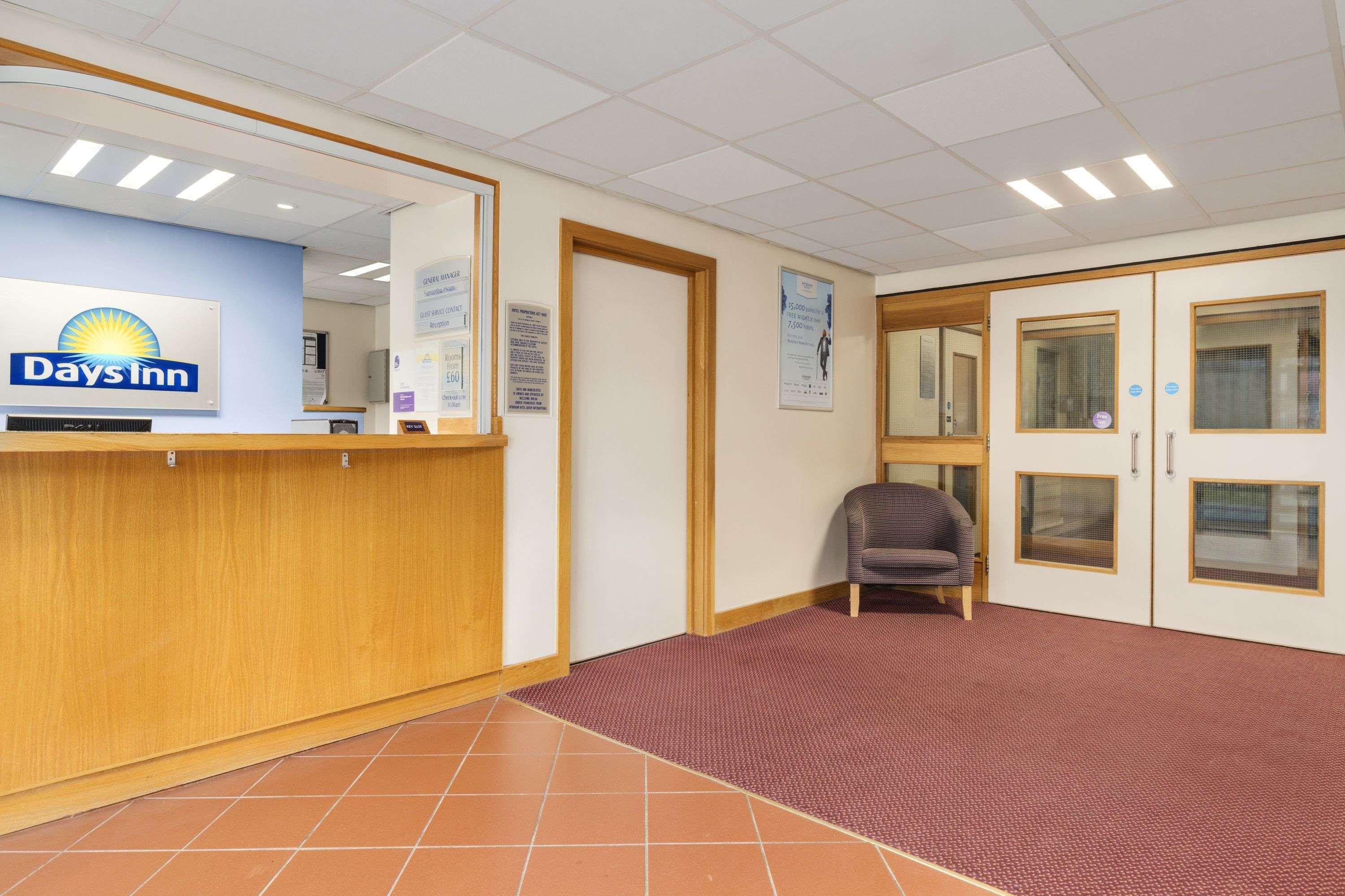 Days Inn Winchester Bagian luar foto