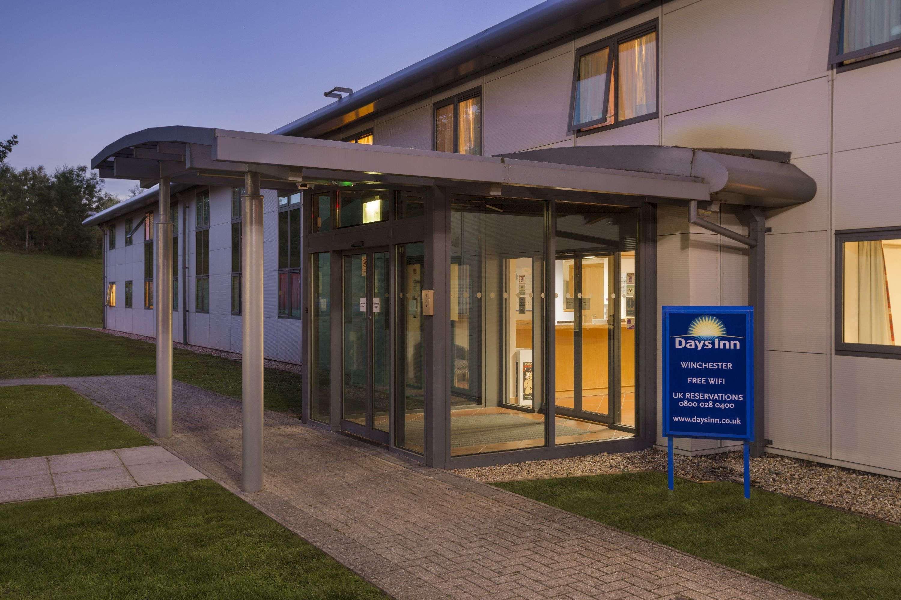 Days Inn Winchester Bagian luar foto