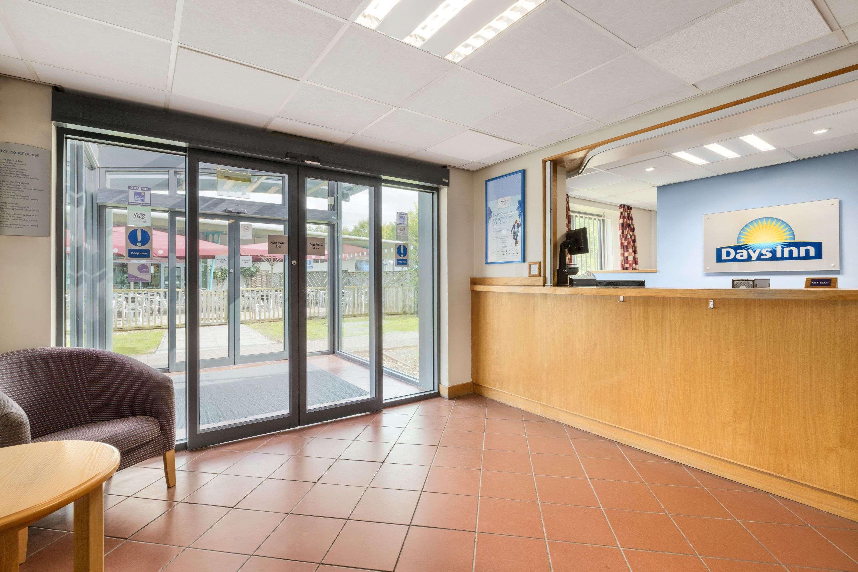 Days Inn Winchester Bagian luar foto